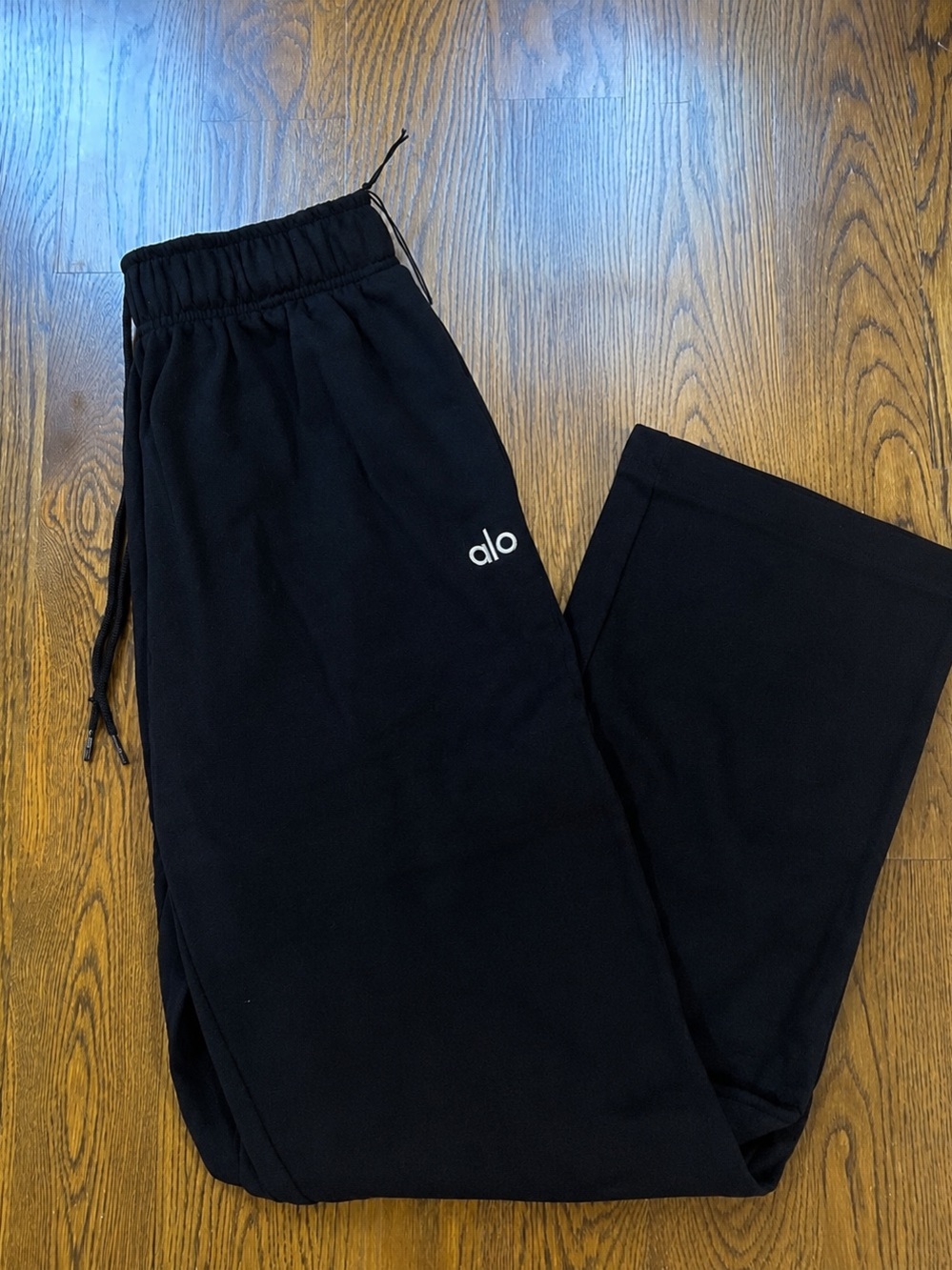 Alo black uncuffed sweatpants
